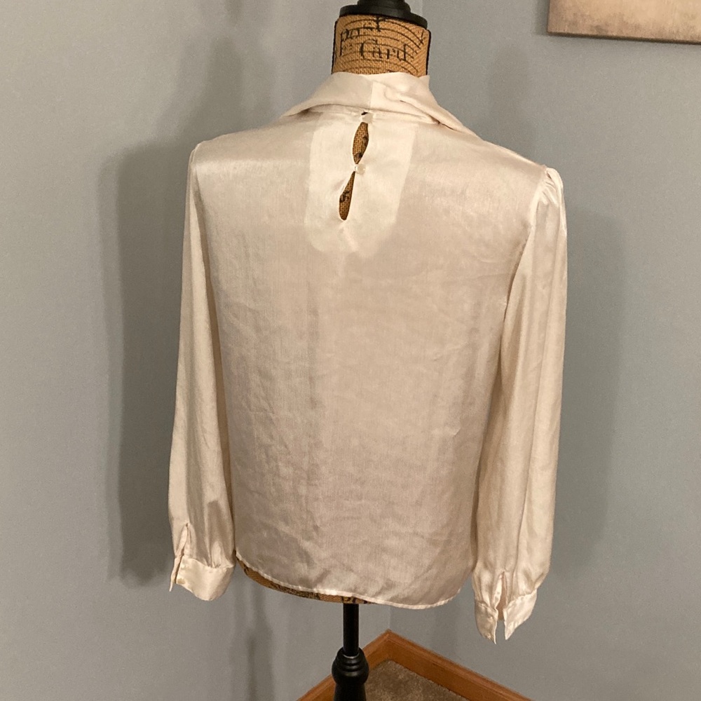 Chic Women's Cream Blouse with Stylish Neck Tie *No Size Tag: 38" Chest - Picture 3 of 12